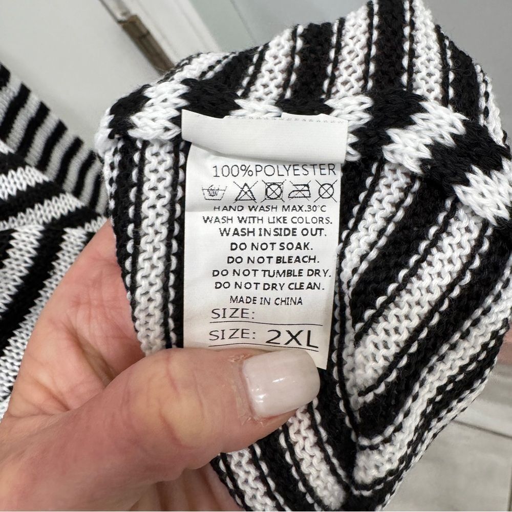 Striped artsy casual asymmetrical Black &White long sleeve crew neck Sweater - Picture 6 of 12